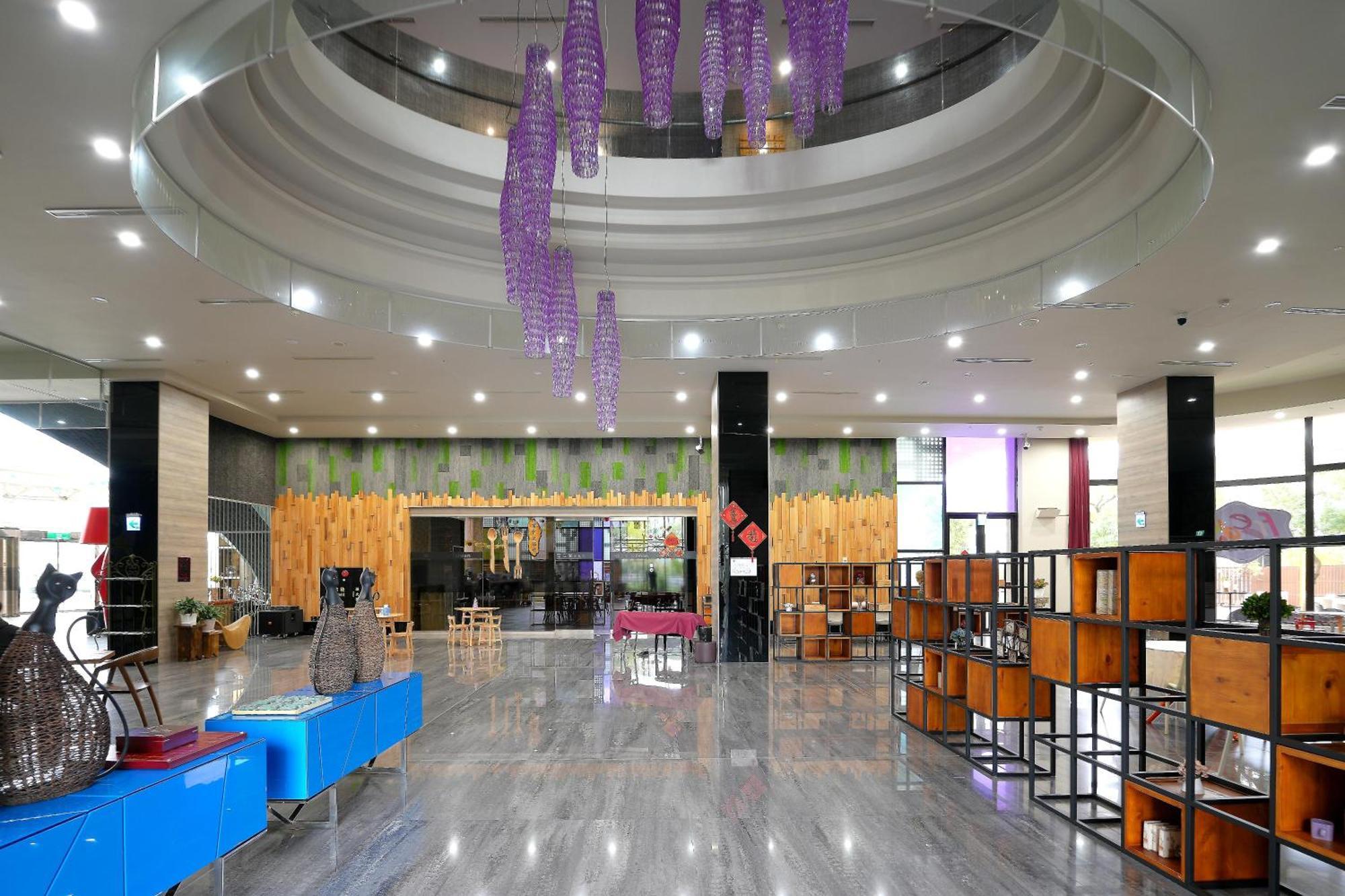 Freedom Design Hotel Luzhu Bagian luar foto