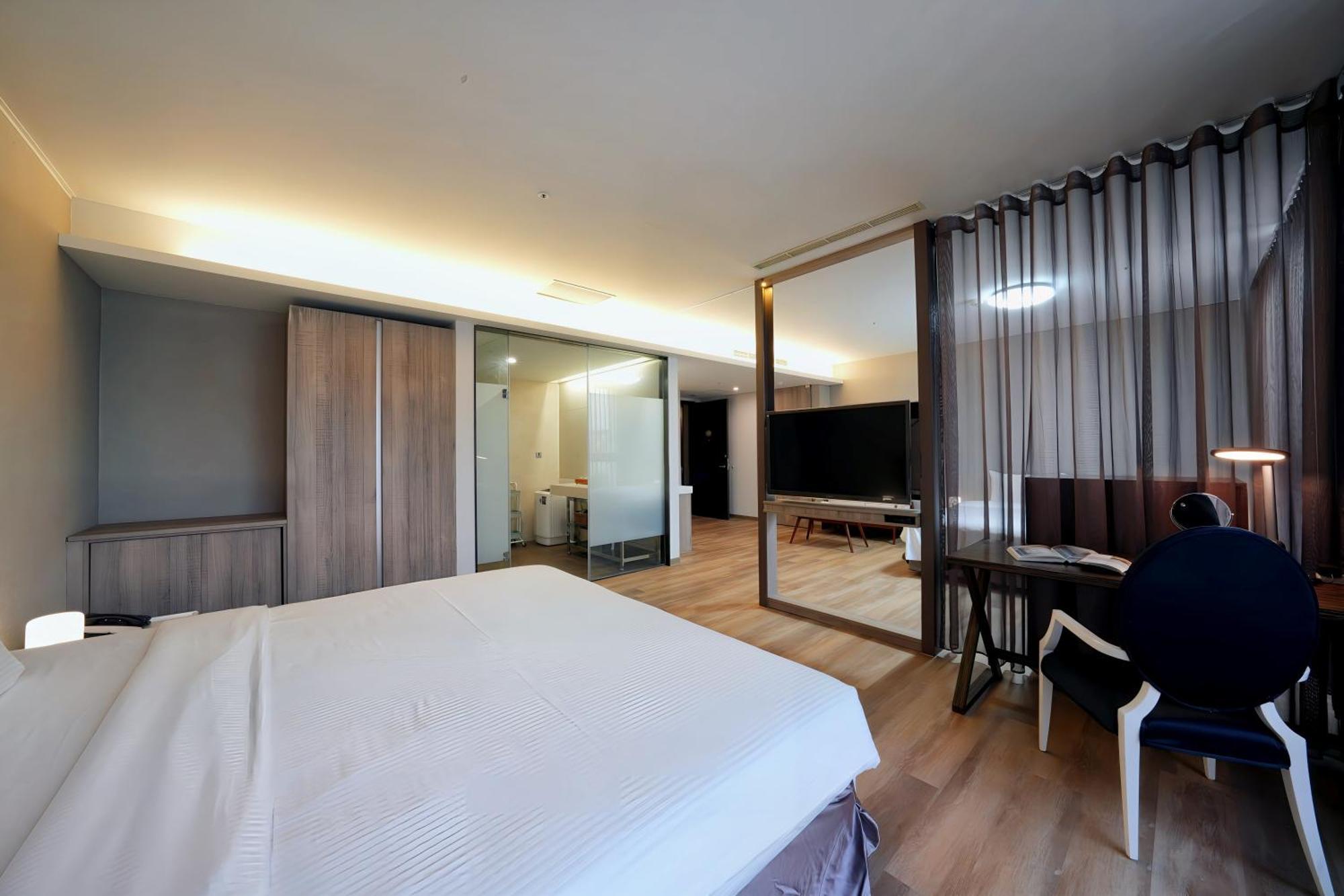 Freedom Design Hotel Luzhu Ruang foto
